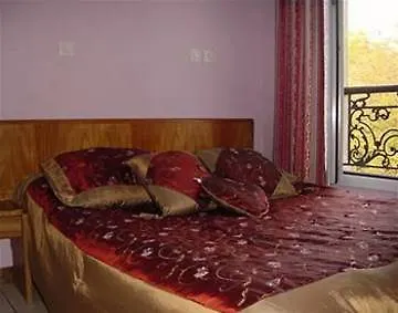 كلوزيل 2* باريس